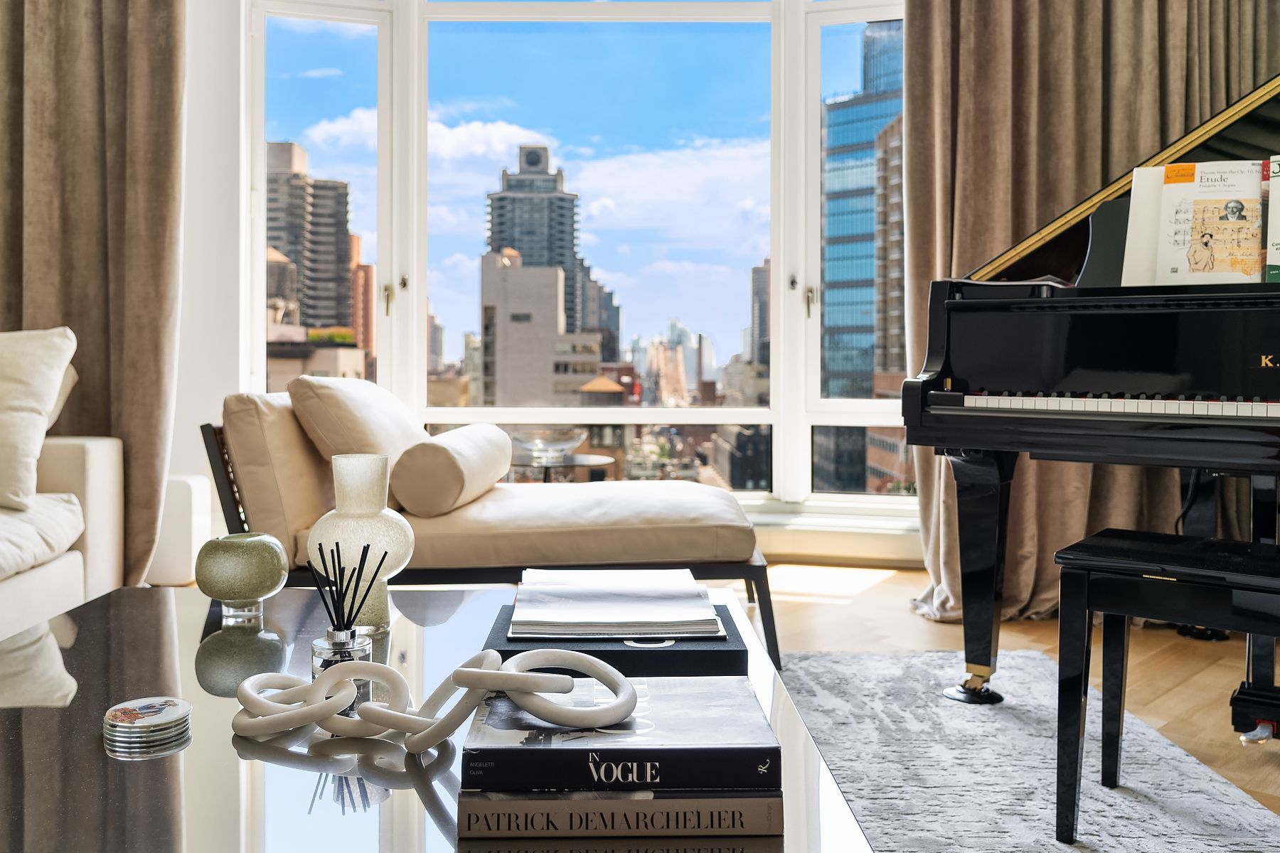 520 Park Avenue Interior Photo