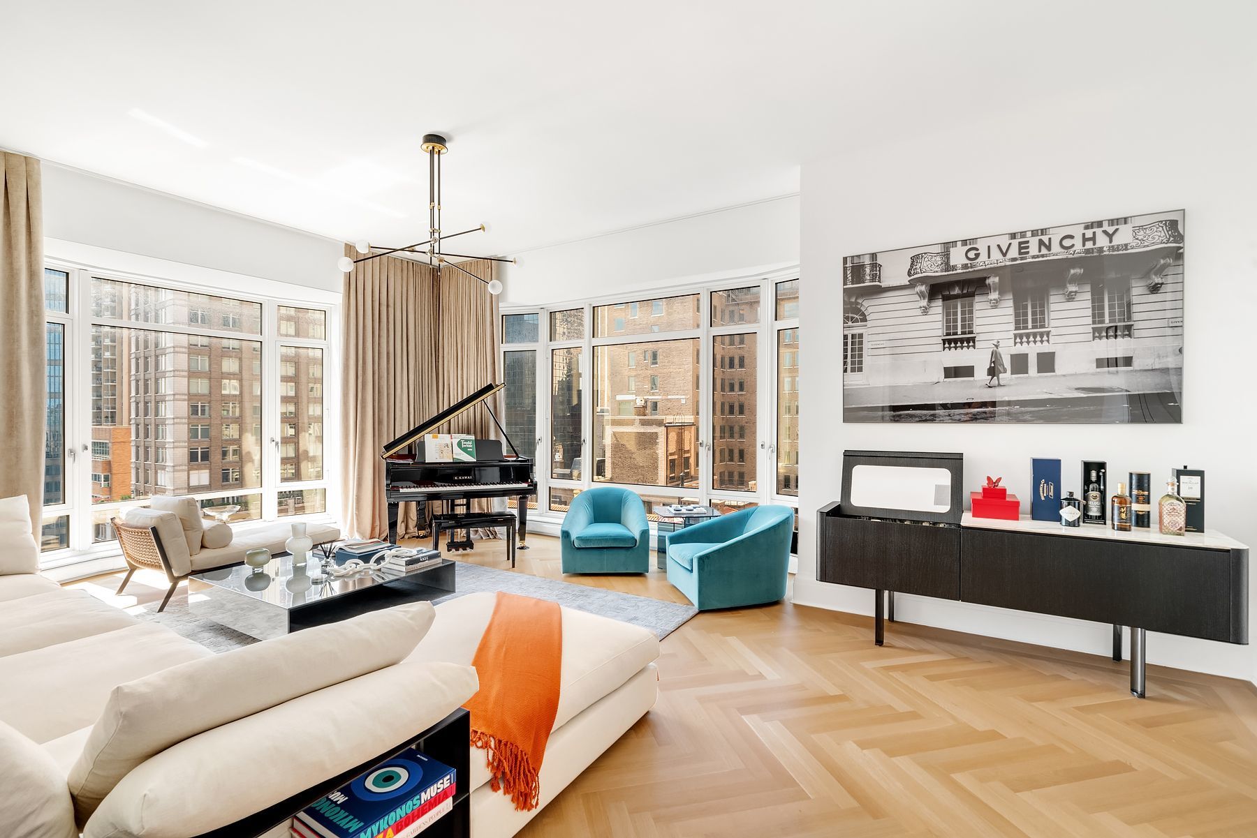 520 Park Avenue Interior Photo