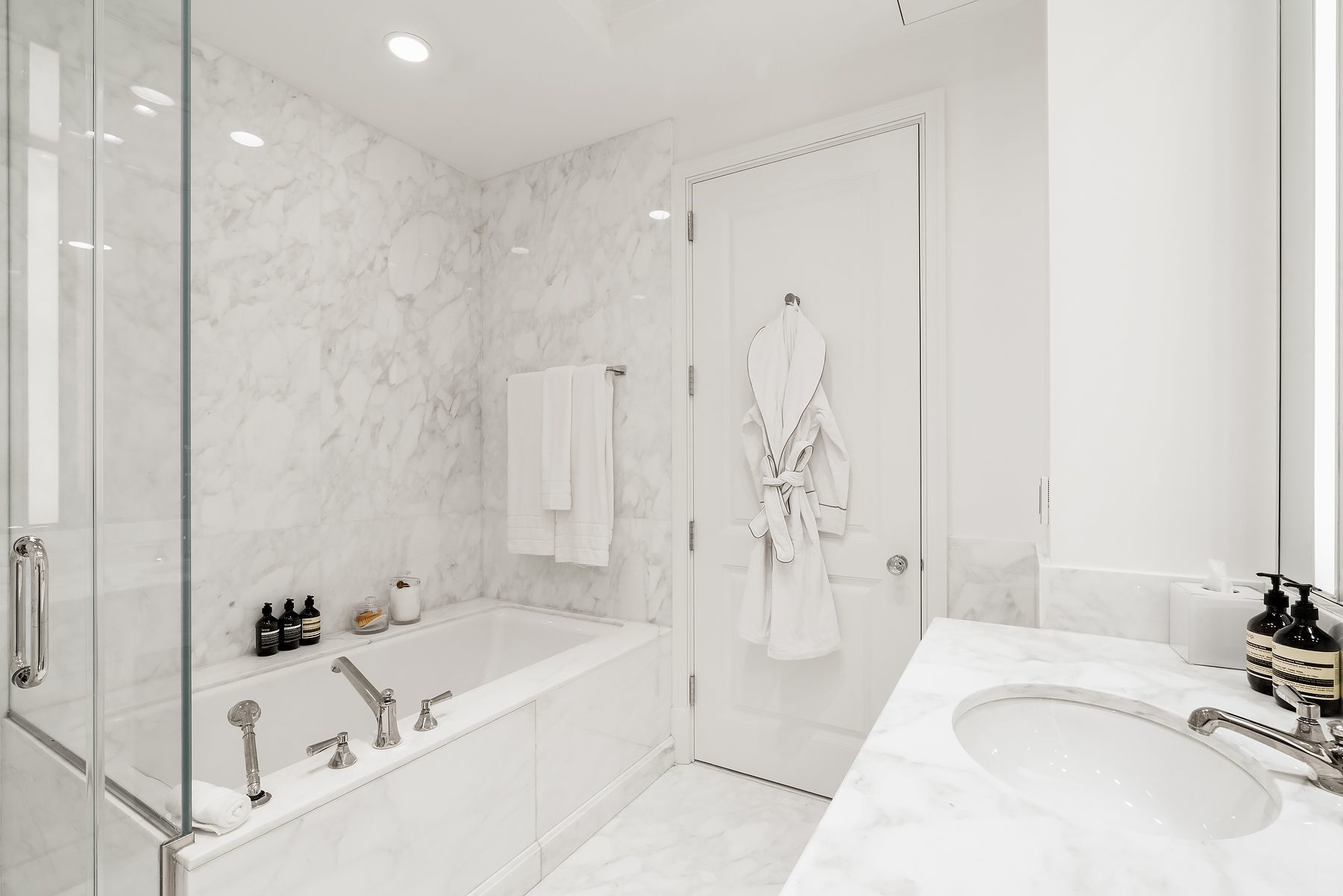 520 Park Avenue Interior Photo