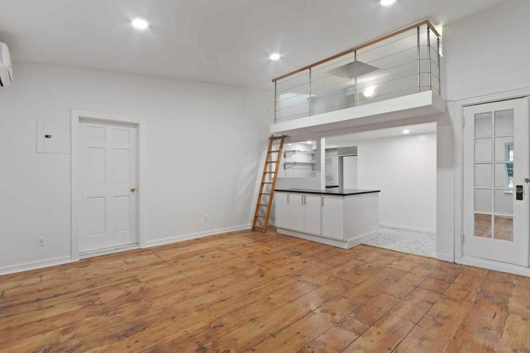 3 East 9th Street, #4R