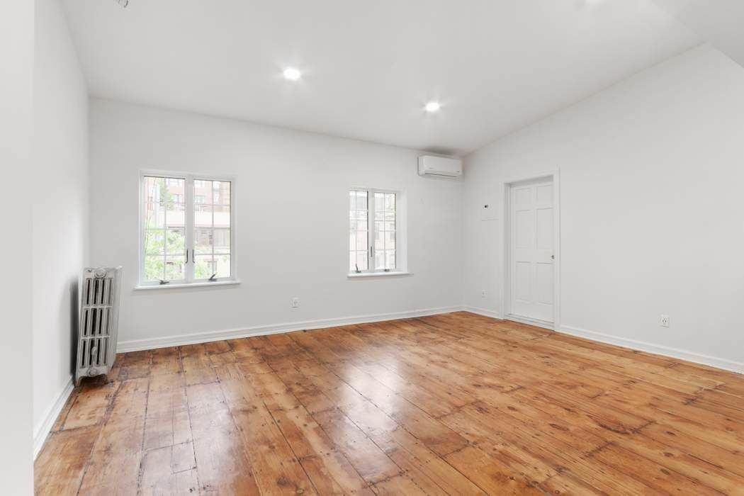 3 East 9th Street, #4R
