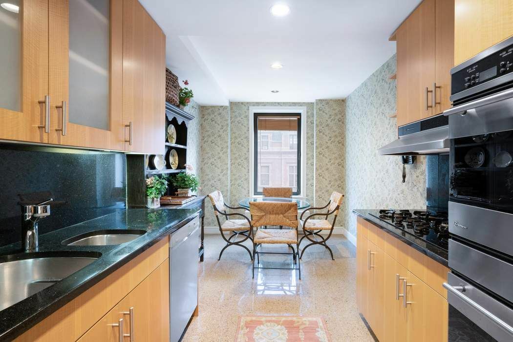 15 East 69th Street, #5B