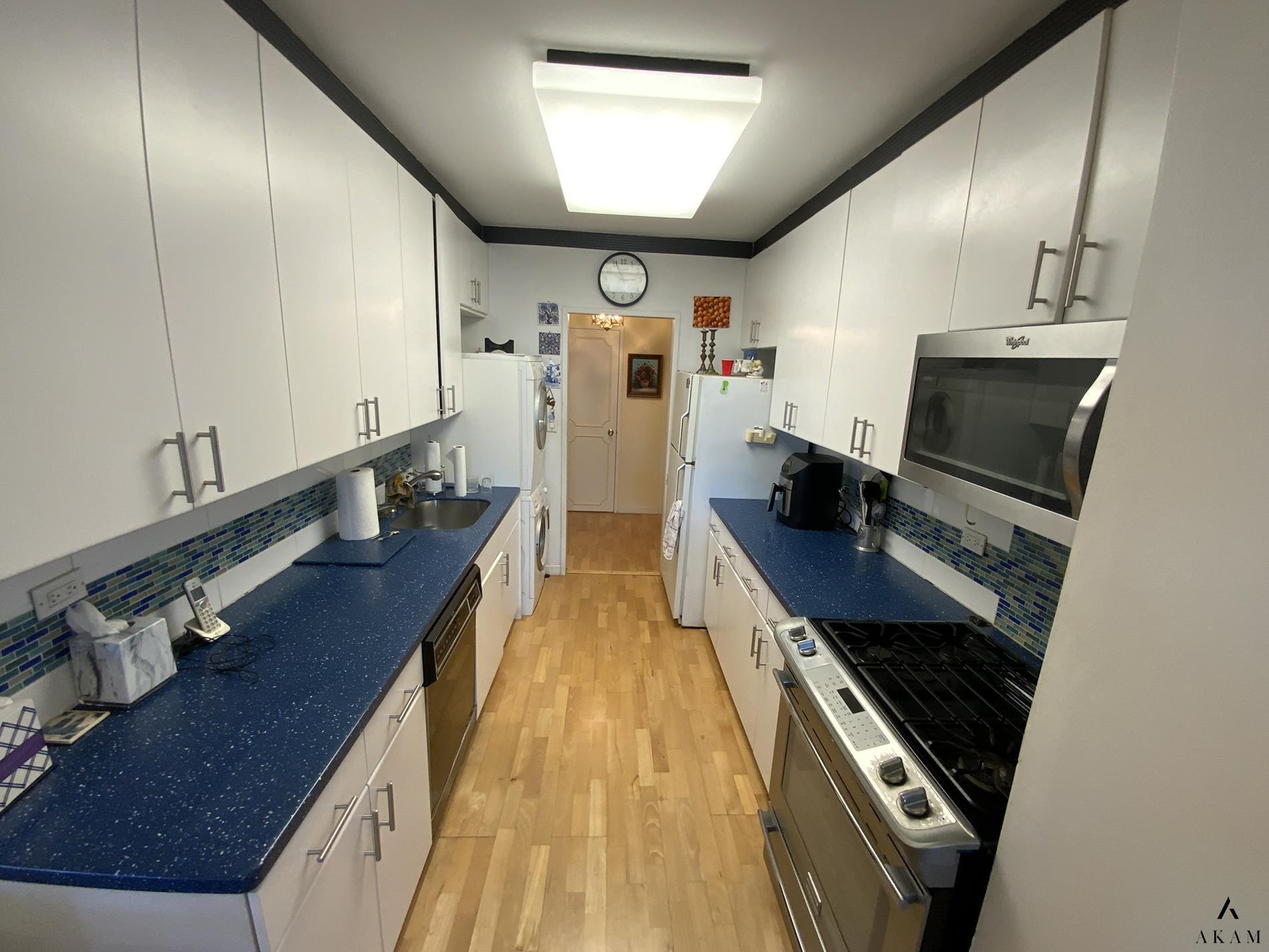 271-10 Grand Central Parkway Glen Oaks Queens NY 11005