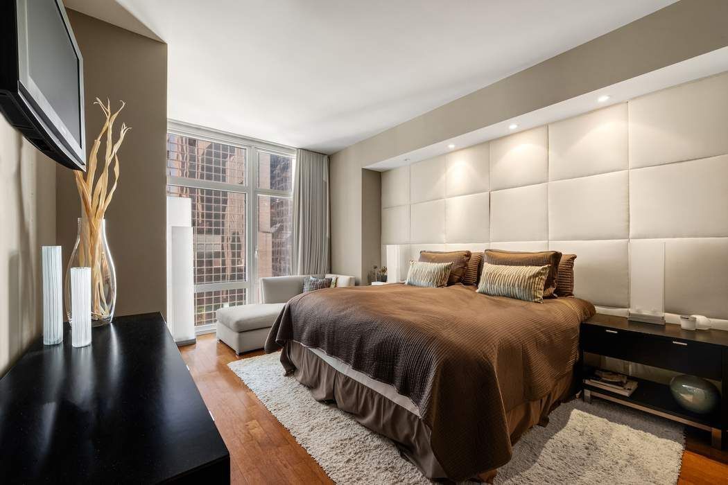 1600 Broadway Midtown West New York NY 10019