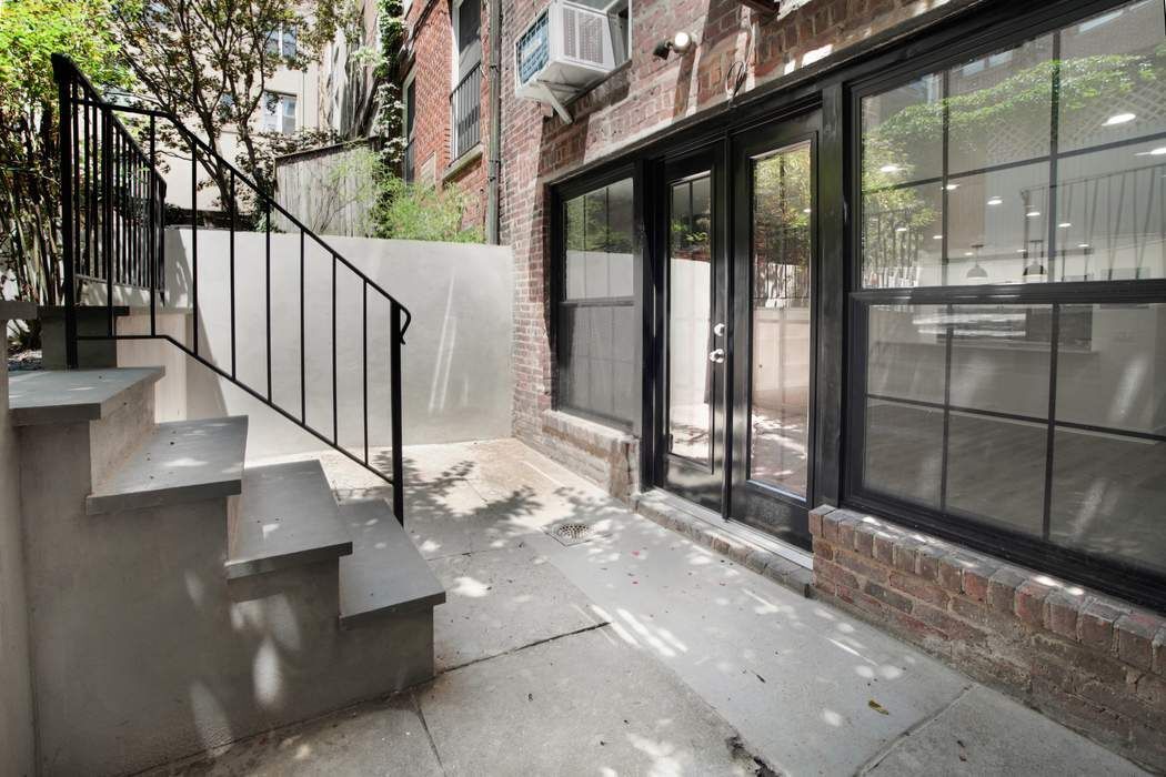 448 West 20th Street Garden Chelsea New York NY 10011