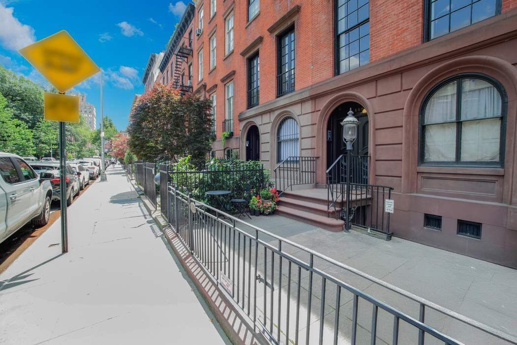 448 West 20th Street Garden Chelsea New York NY 10011