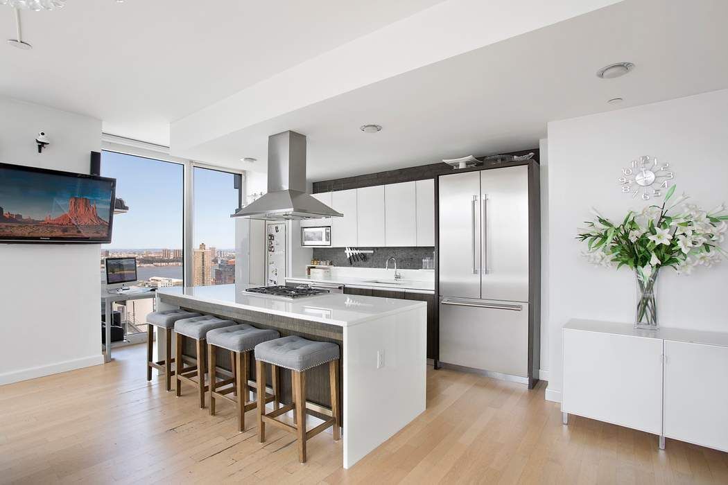 247 West 46th Street 3303 Midtown West New York NY 10036