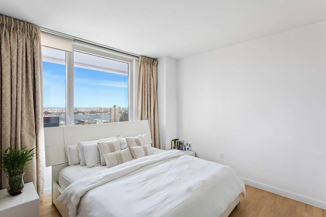 247 West 46th Street 3303 Midtown West New York NY 10036