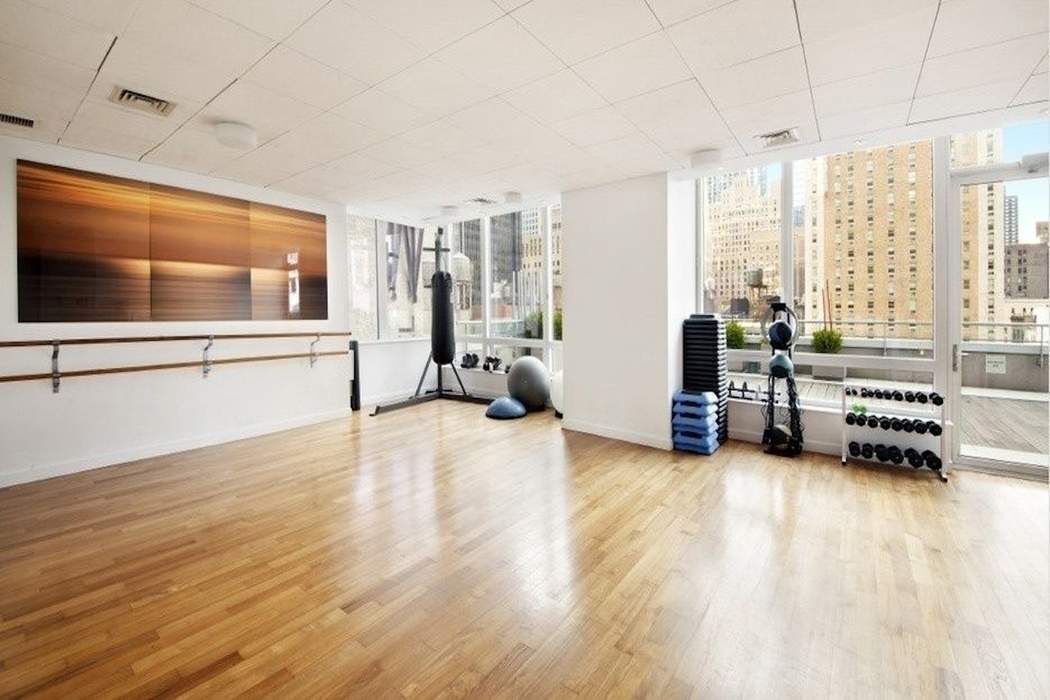247 West 46th Street 3303 Midtown West New York NY 10036
