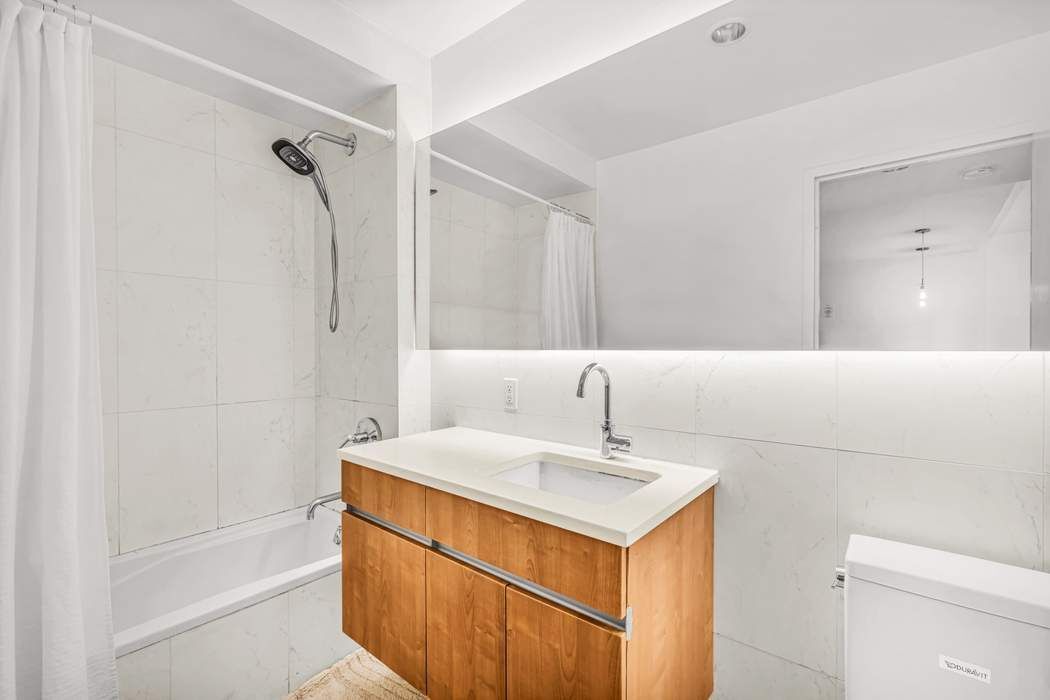 11-25 45th Avenue 6G Long Island City Queens NY 11101