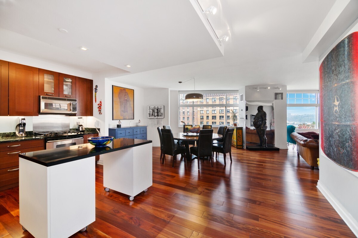 272 West 107th Street Manhattan Valley New York NY 10025