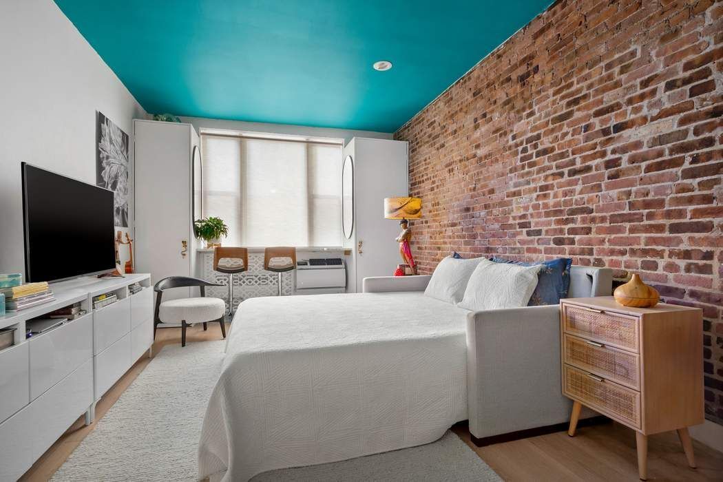 453 West 43rd Street 1B Clinton New York NY 10036