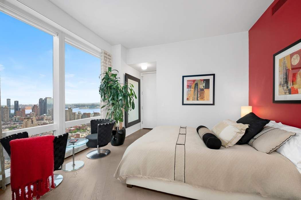 25 Columbus Circle 59D Lincoln Square New York NY 10019