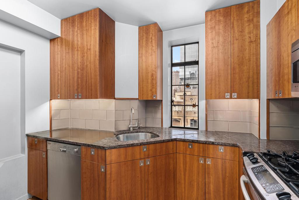 340 West 57th Street 8B Clinton New York NY 10019