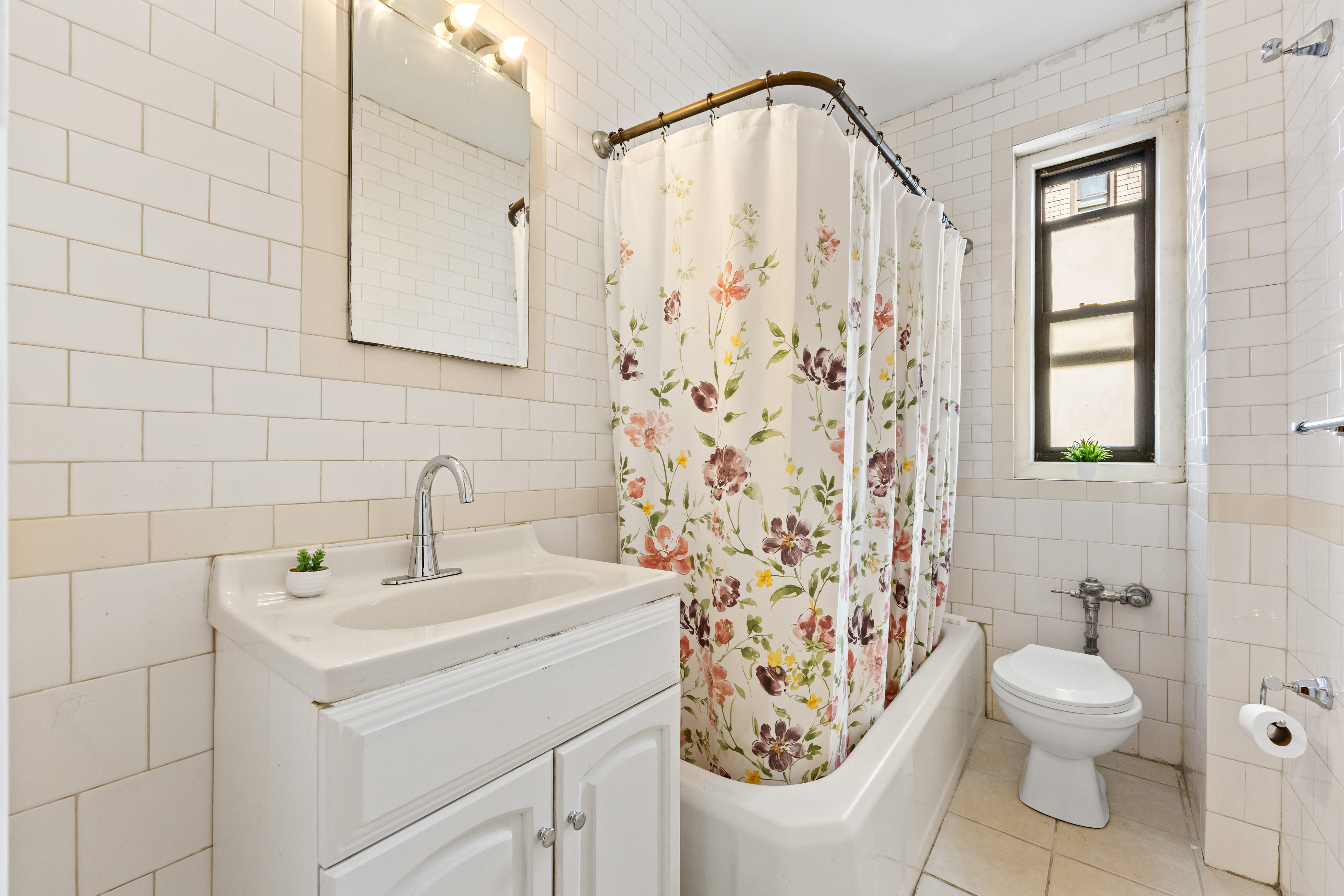 35-35 75th Street 522 Jackson Heights Queens NY 11372