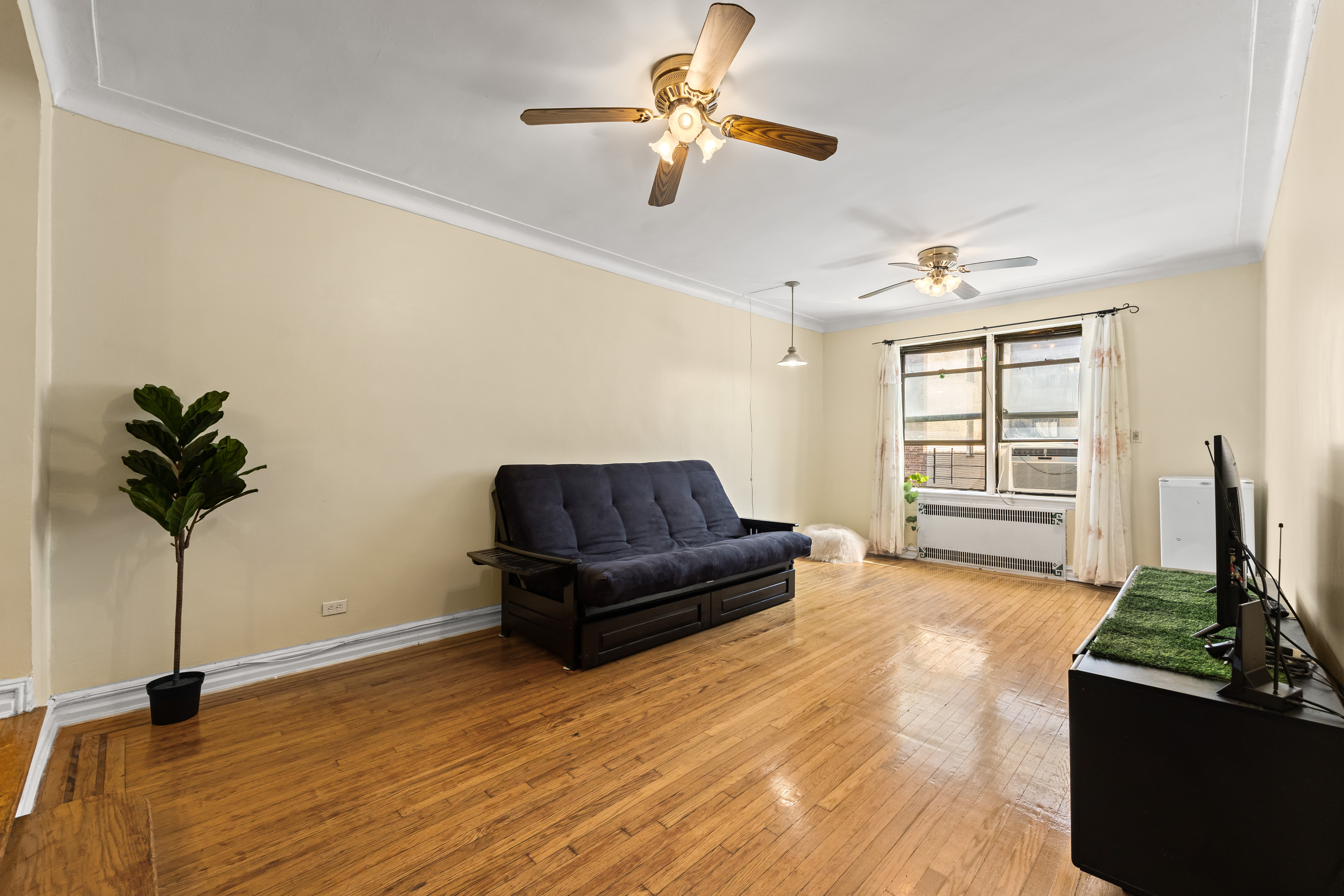 35-35 75th Street 522 Jackson Heights Queens NY 11372