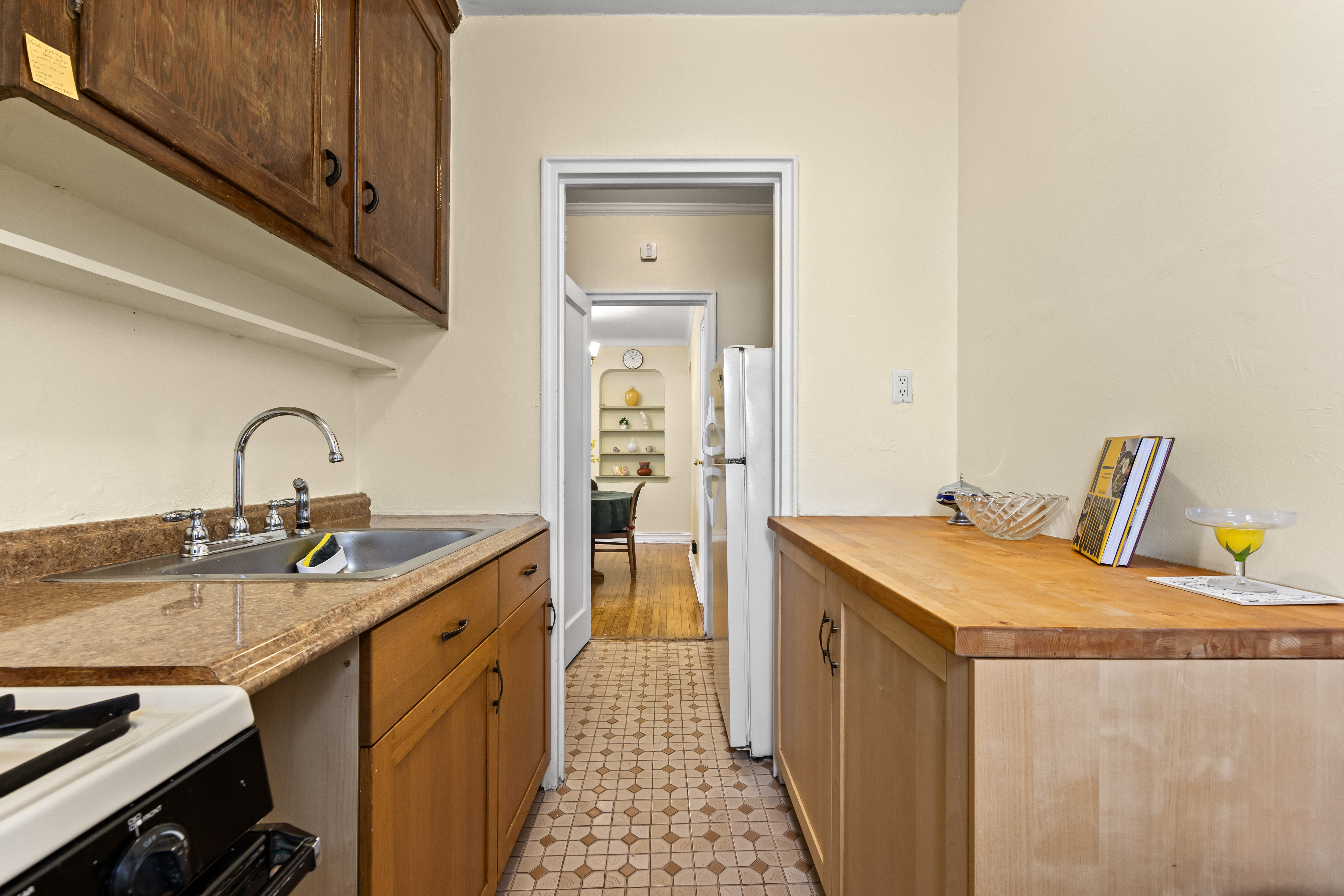 35-35 75th Street 522 Jackson Heights Queens NY 11372