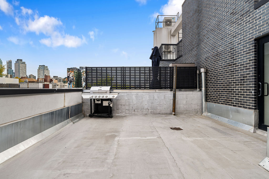 5-18 51st Avenue Hunters Point Queens NY 11101