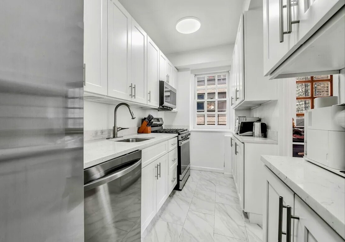 321 East 48th Street Turtle Bay New York NY 10017