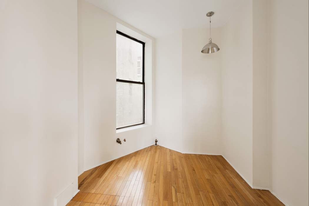 529 East 12th Street E5E7 E. Greenwich Village New York NY 10009