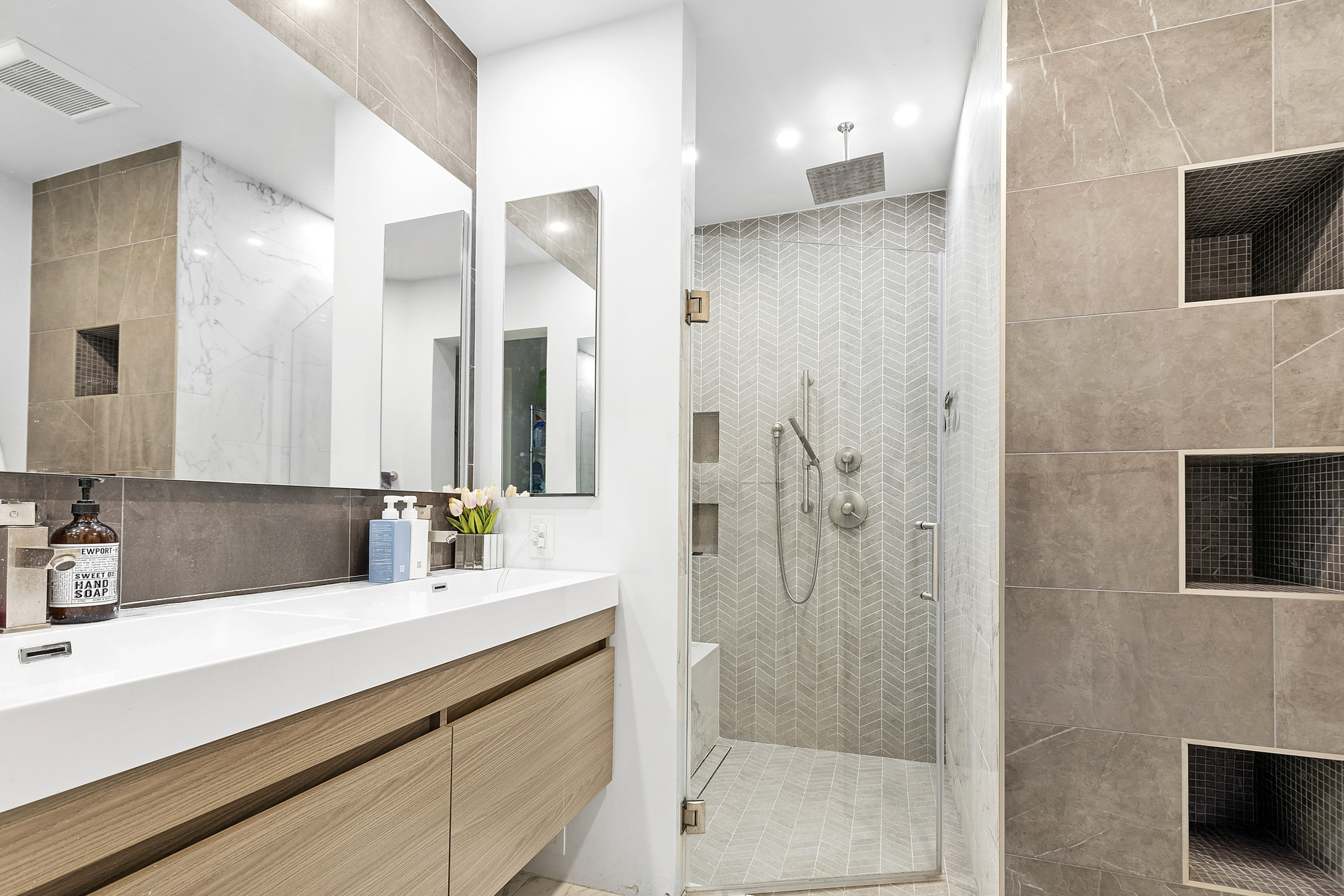 22 East 81st Street 1 Upper East Side New York NY 10028