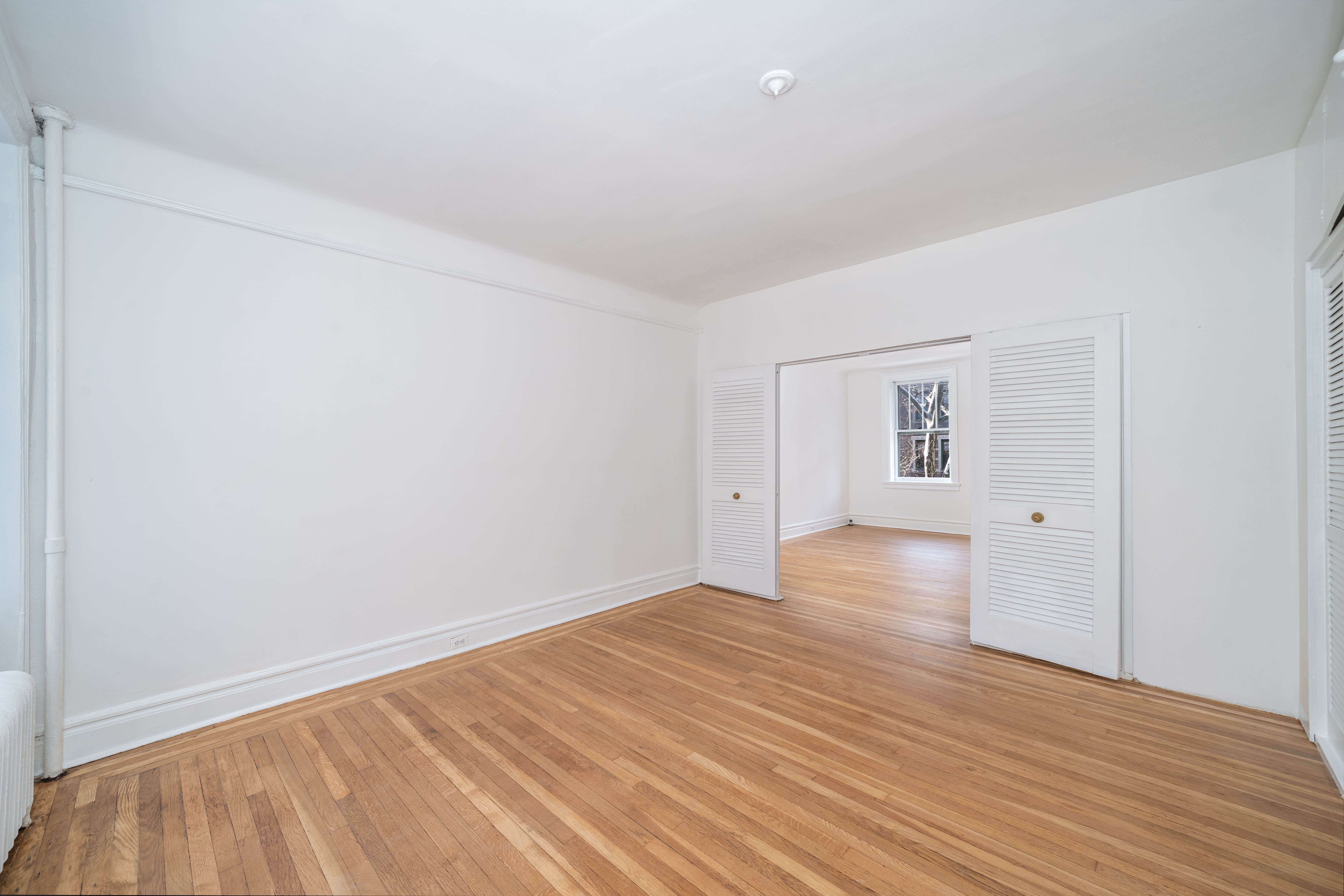 35-27 80th Street 32 Jackson Heights Queens NY 11372