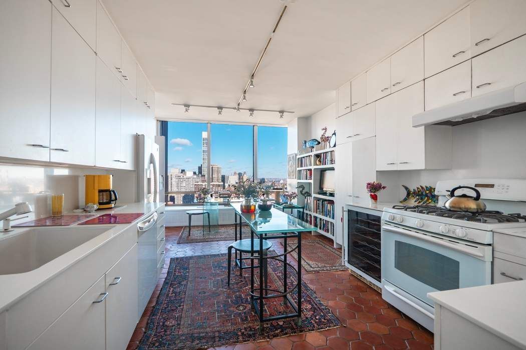 870 United Nations Plaza PH 37/38B Beekman Place New York NY 10017