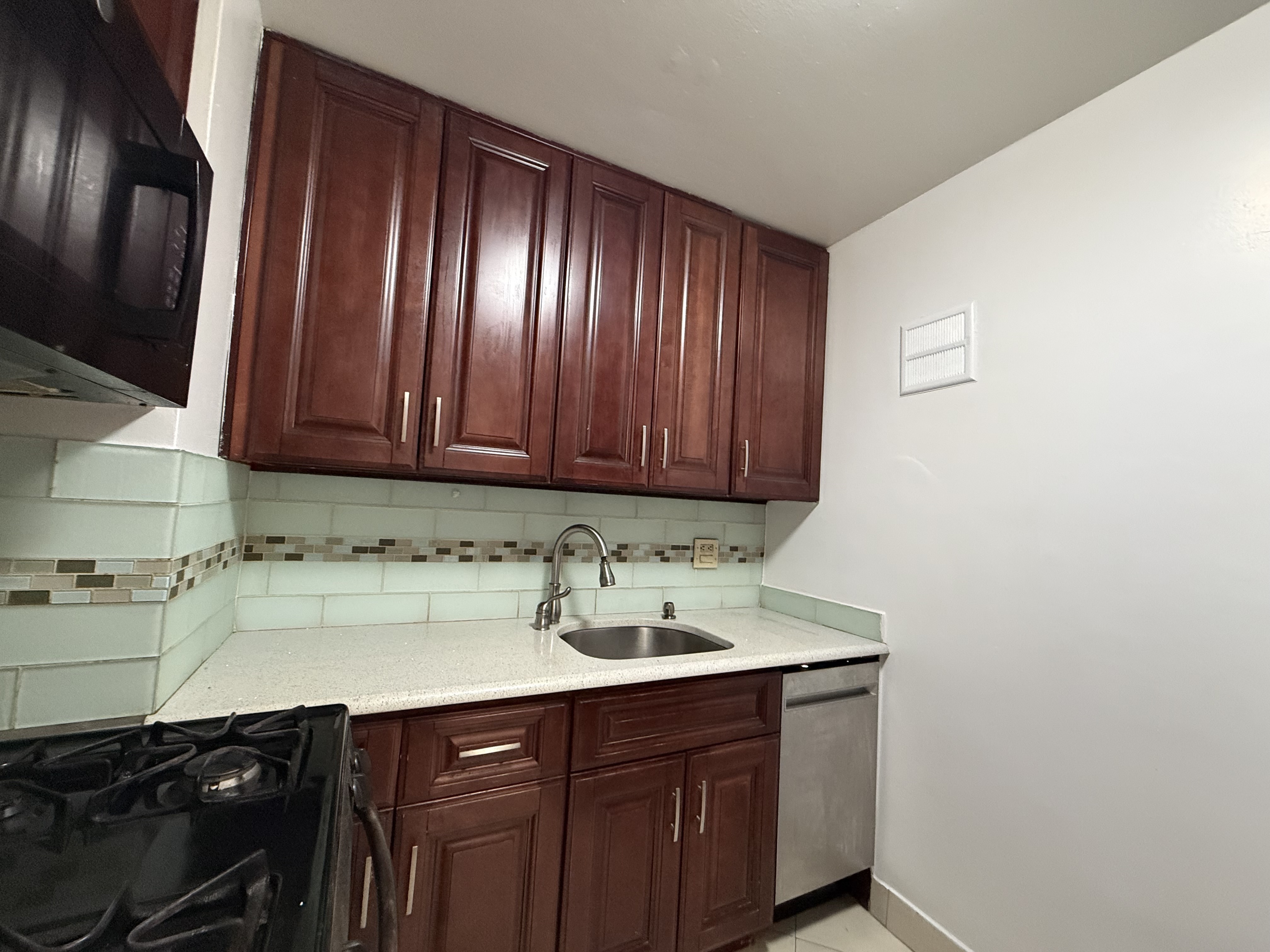 85-15 Main Street 2R Briarwood Queens NY 11435