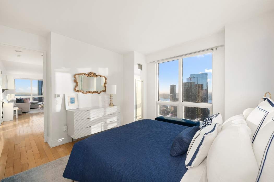 350 West 42nd Street 44H Clinton New York NY 10036