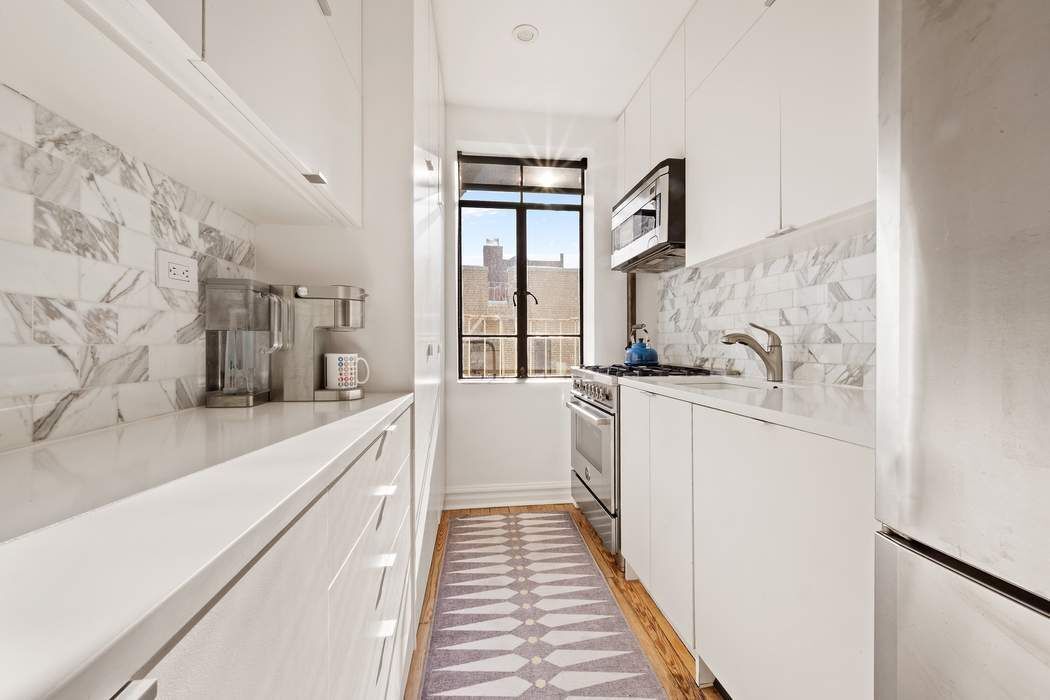 250 West 24th Street 5/6CE Chelsea New York NY 10011