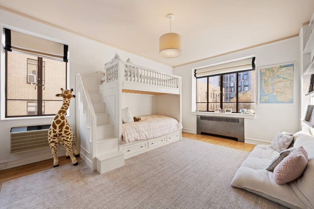 250 West 24th Street 5/6CE Chelsea New York NY 10011