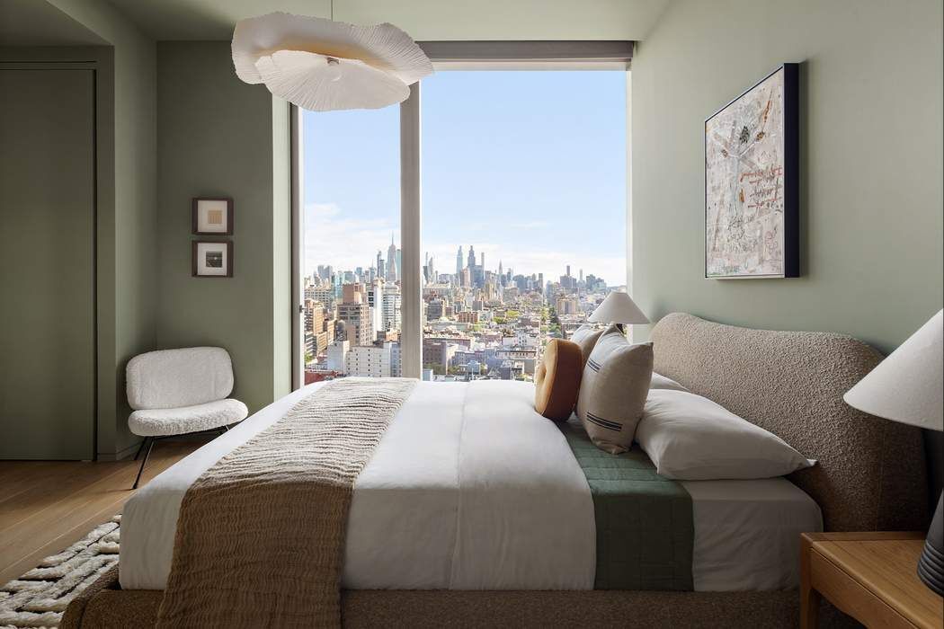 215 Chrystie Street 28E Lower East Side New York NY 10002
