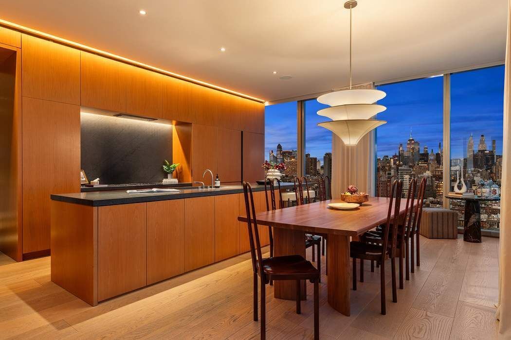 215 Chrystie Street 28E Lower East Side New York NY 10002