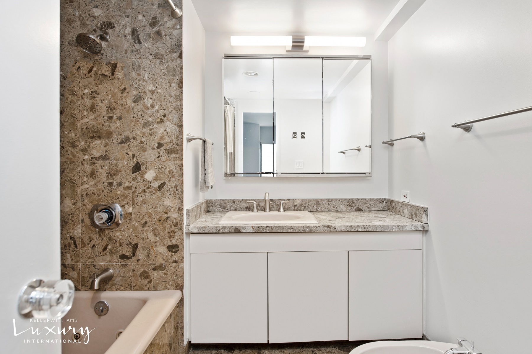 721 Fifth Avenue 37A Midtown East New York NY 10022