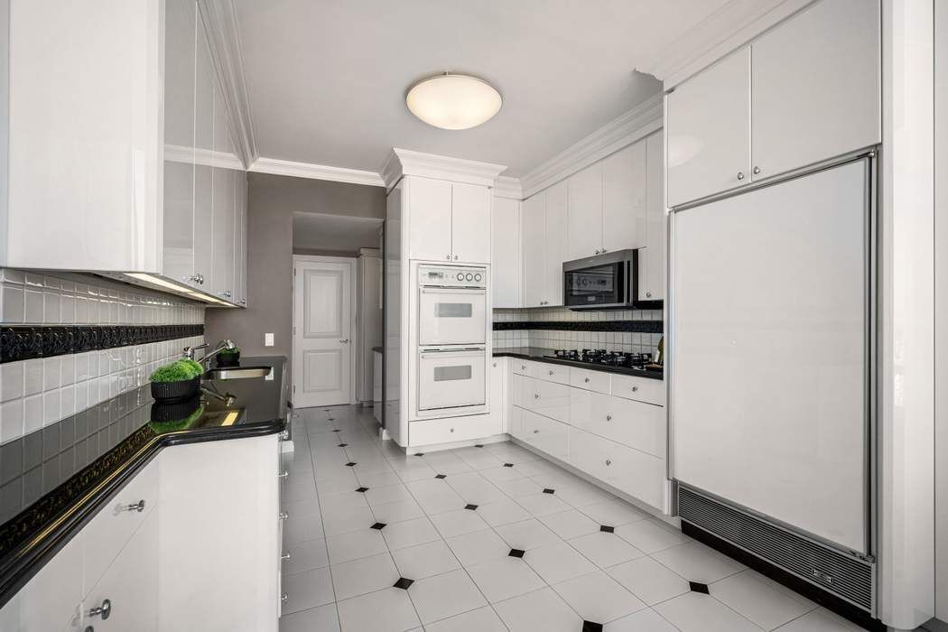 860 United Nations Plaza PH 37/38B Beekman Place New York NY 10017