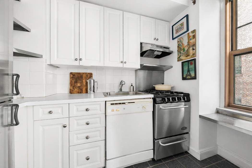 2 Horatio Street 2D W. Greenwich Village New York NY 10014