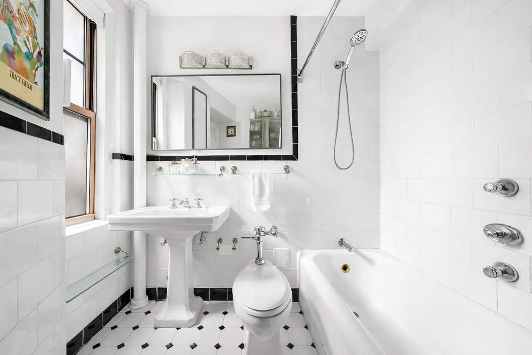 2 Horatio Street 2D W. Greenwich Village New York NY 10014