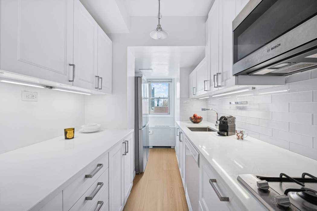 220 East 60th Street 14J Upper East Side New York NY 10022