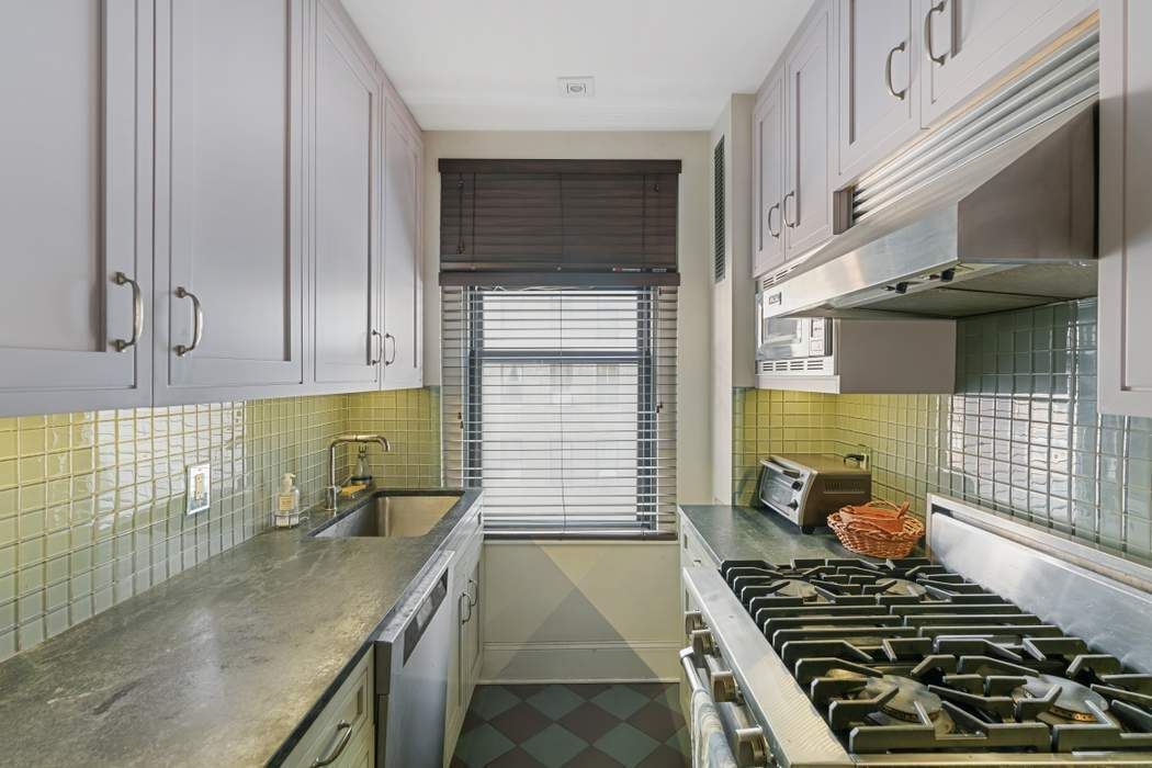 25 East 86th Street 9G Carnegie Hill New York NY 10028