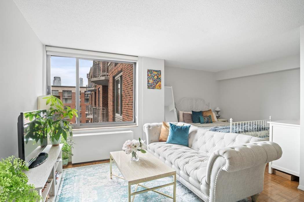 2 South End Avenue 8W Battery Park City New York NY 10280