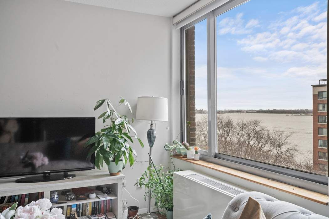 2 South End Avenue 8W Battery Park City New York NY 10280