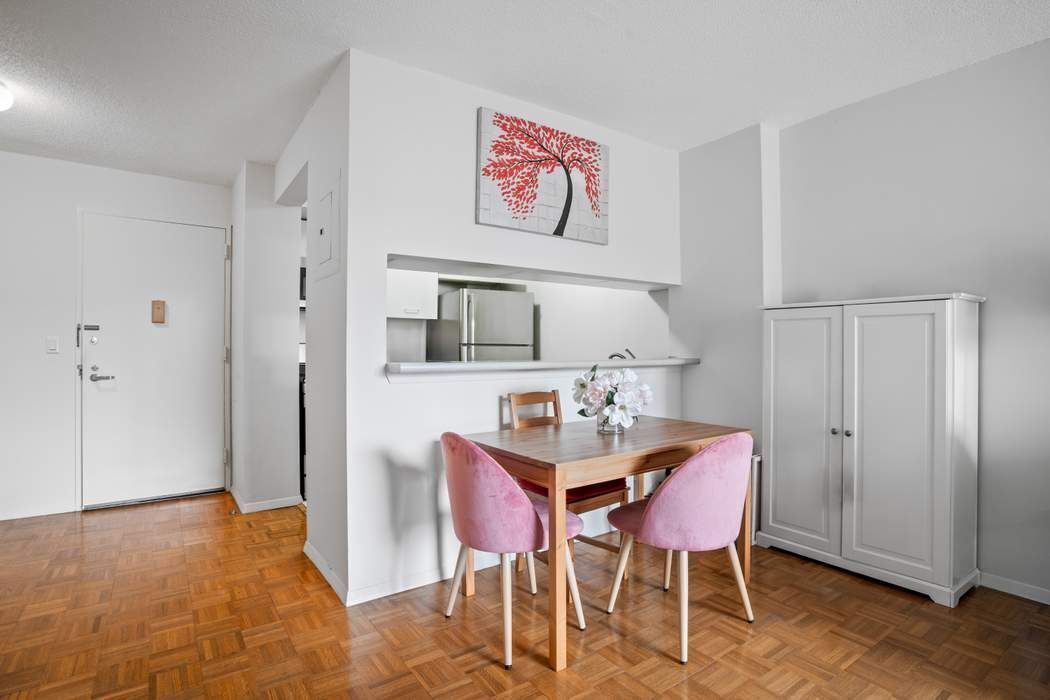 2 South End Avenue 8W Battery Park City New York NY 10280