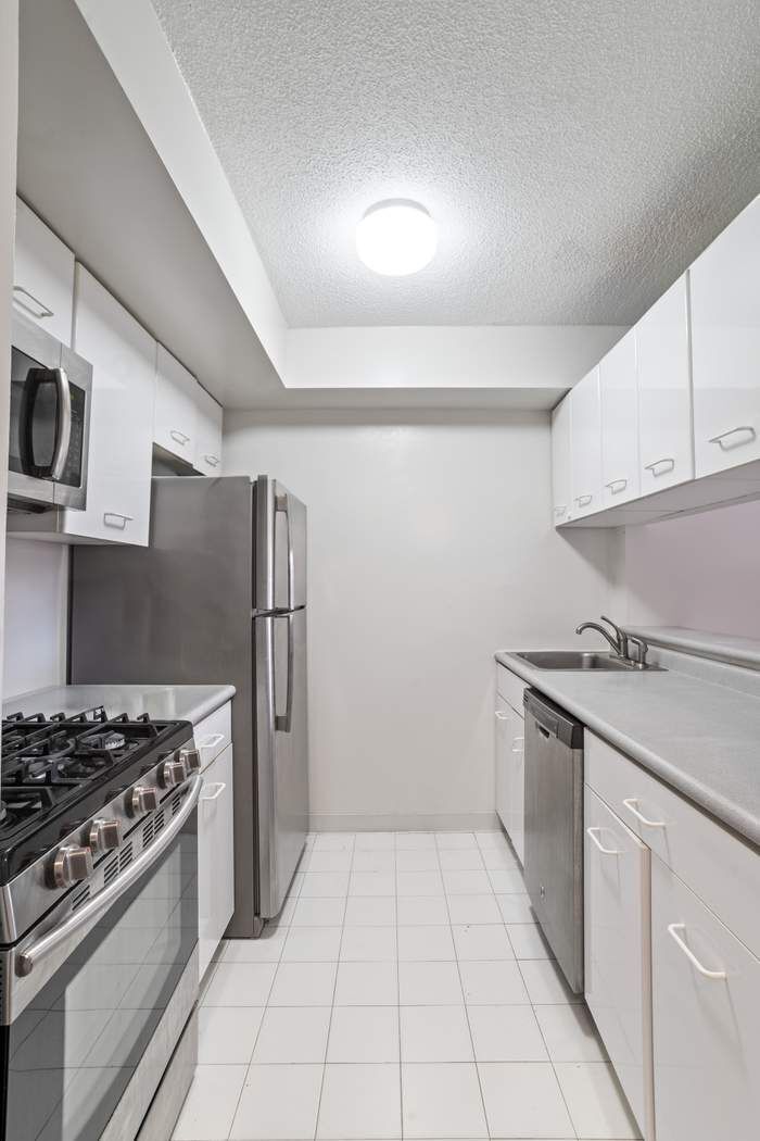 2 South End Avenue 8W Battery Park City New York NY 10280