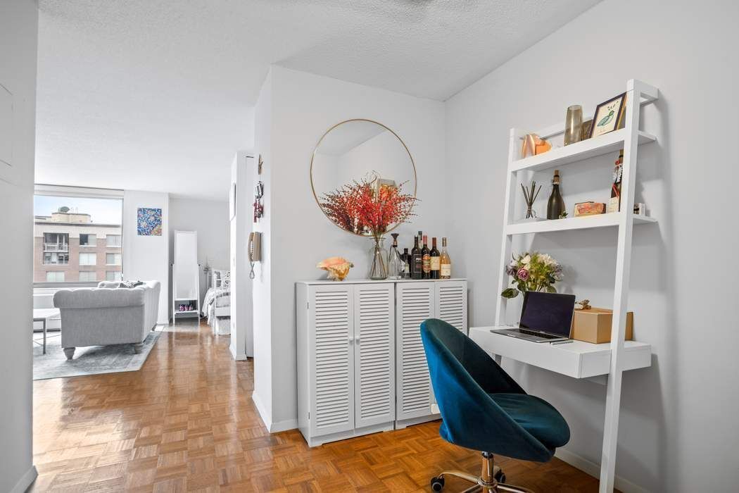 2 South End Avenue 8W Battery Park City New York NY 10280