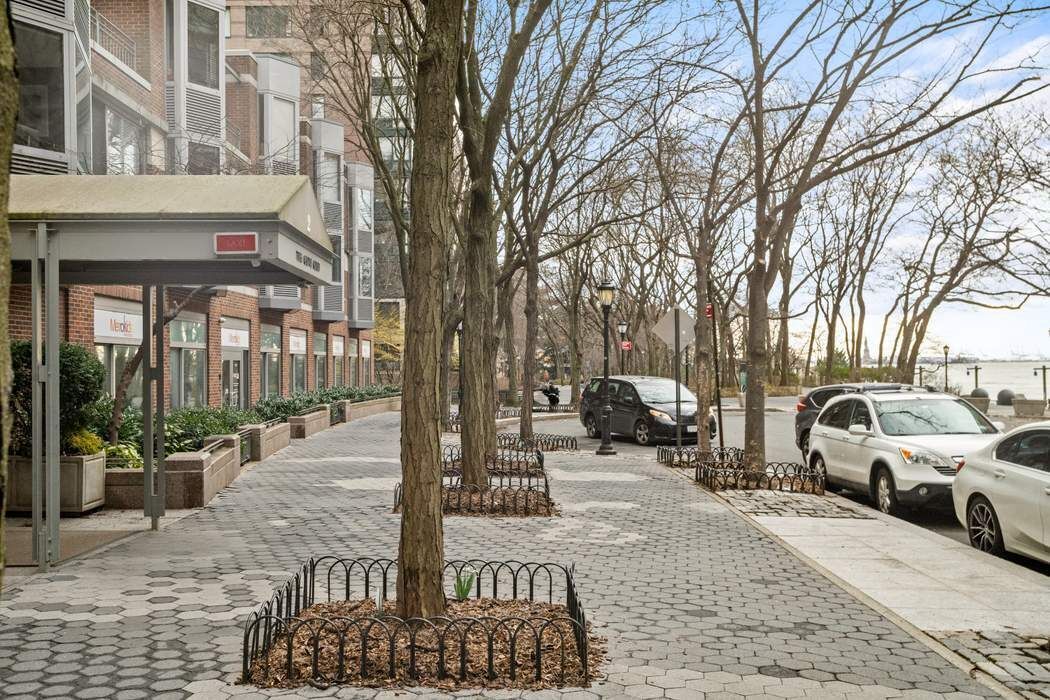 2 South End Avenue 8W Battery Park City New York NY 10280