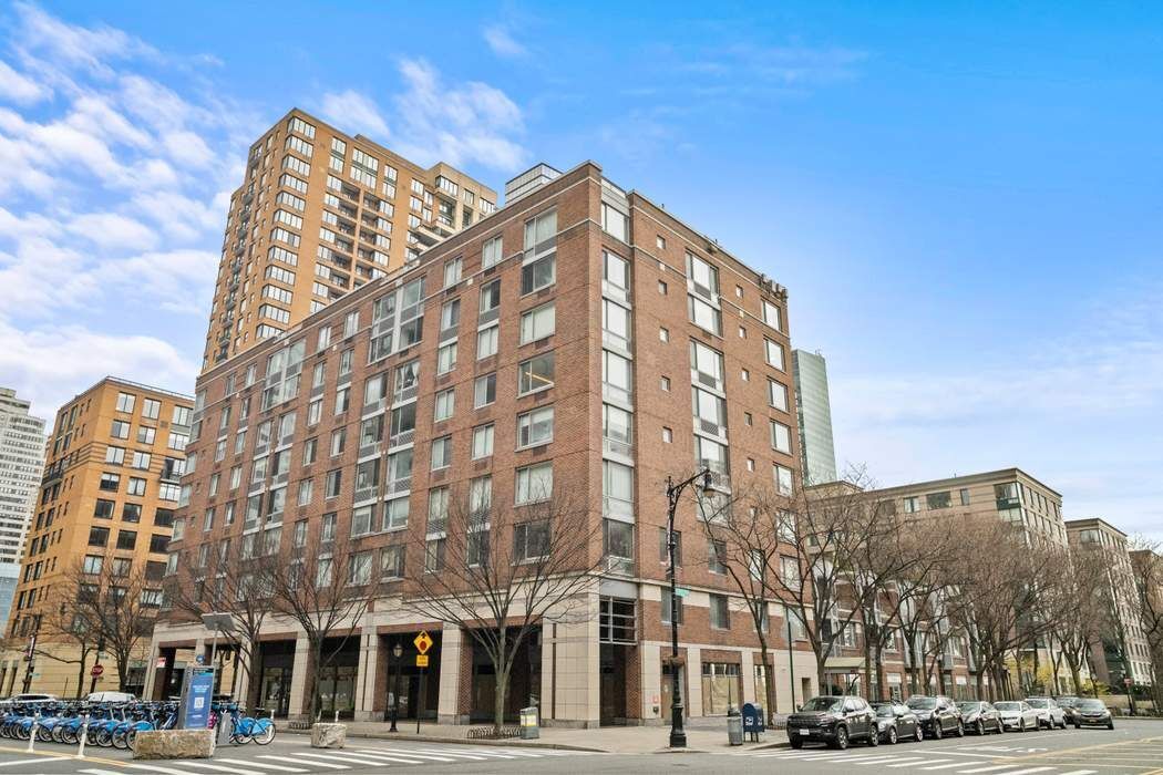 2 South End Avenue 8W Battery Park City New York NY 10280