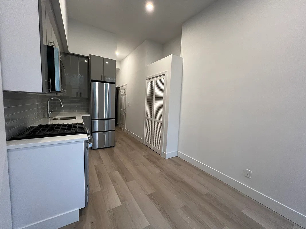 21-48 45th Avenue 1B Long Island City Queens NY 11101