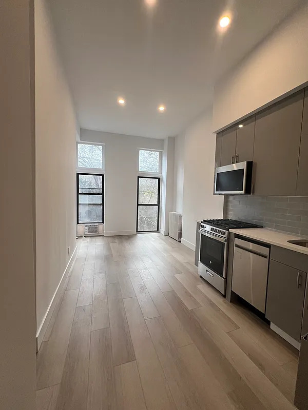 21-48 45th Avenue 1B Long Island City Queens NY 11101