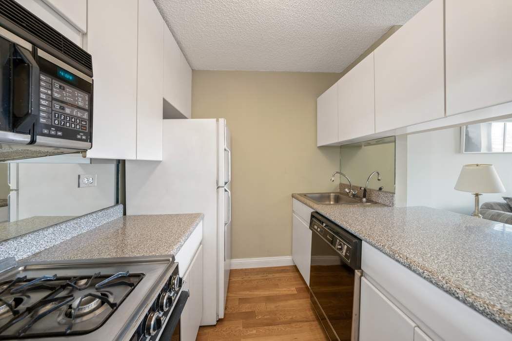 270 West 17th Street 6I Chelsea New York NY 10011