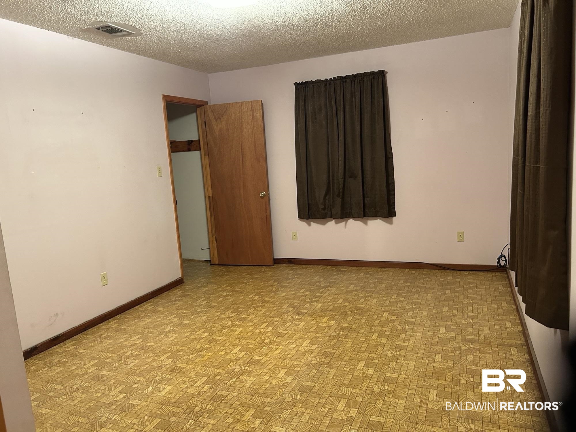 381954 | Photo 11